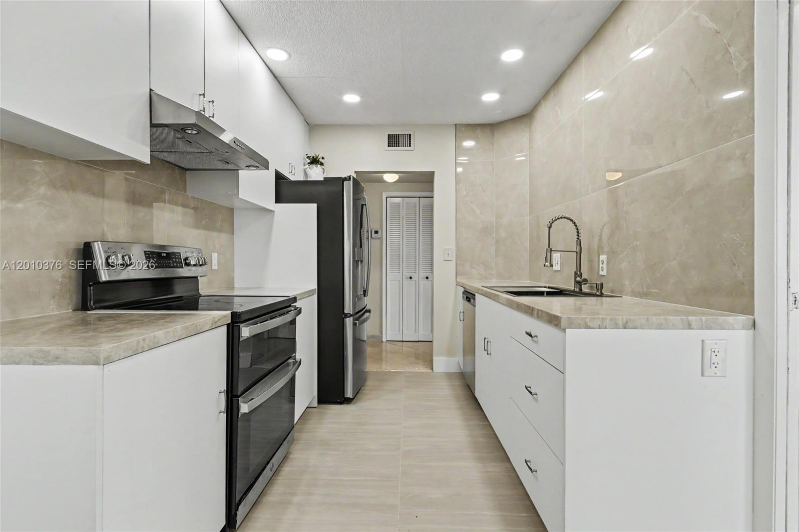 Hillcrest East No 25 Cond