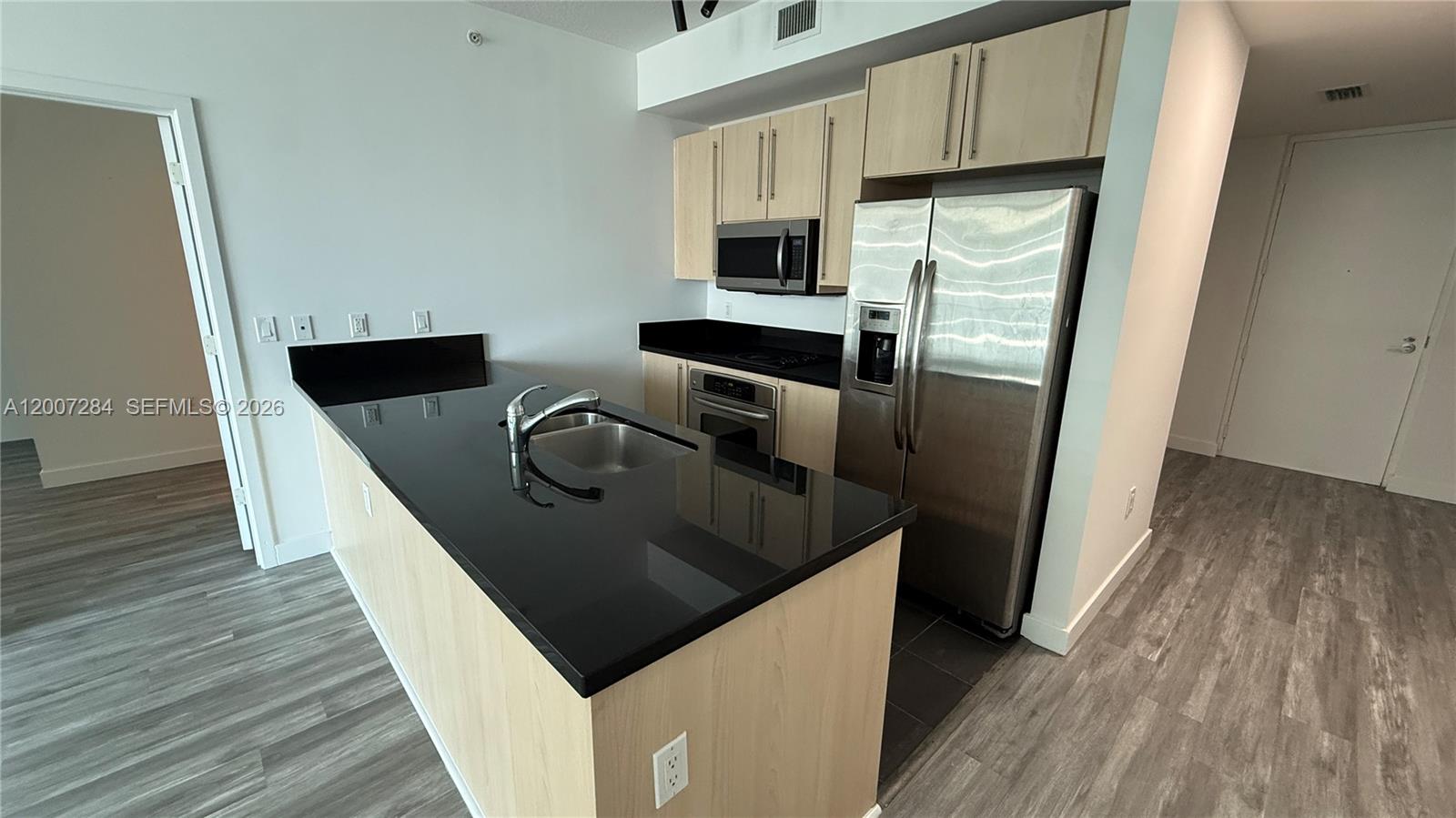 The Axis On Brickell Cond