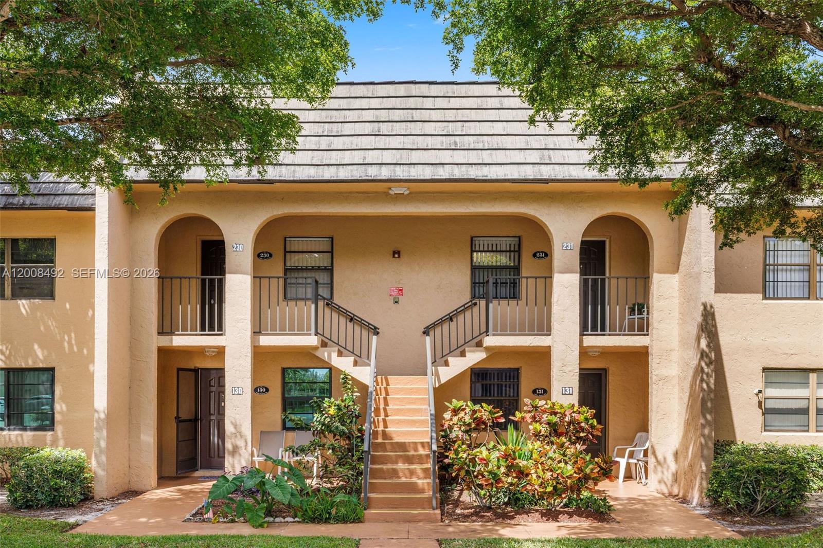Golden Lakes Village Cond