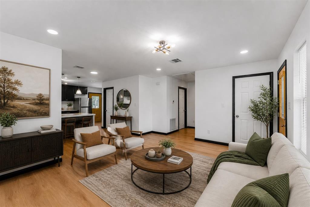 206 S Lyons Street — photo 5