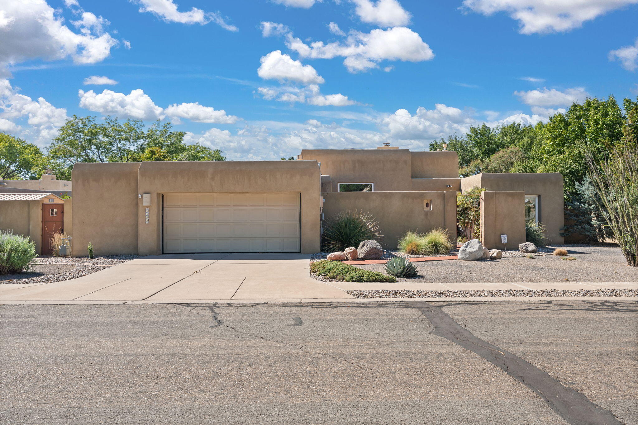 Homes for sale in Albuquerque, NM | 2309 Calle De Real Nw, Albuquerque, NM 87104 | MLS# 1102734