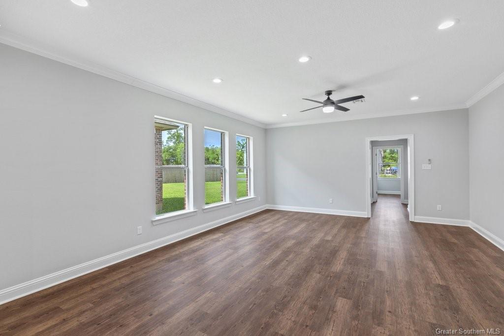 548 Sheila Drive — photo 3