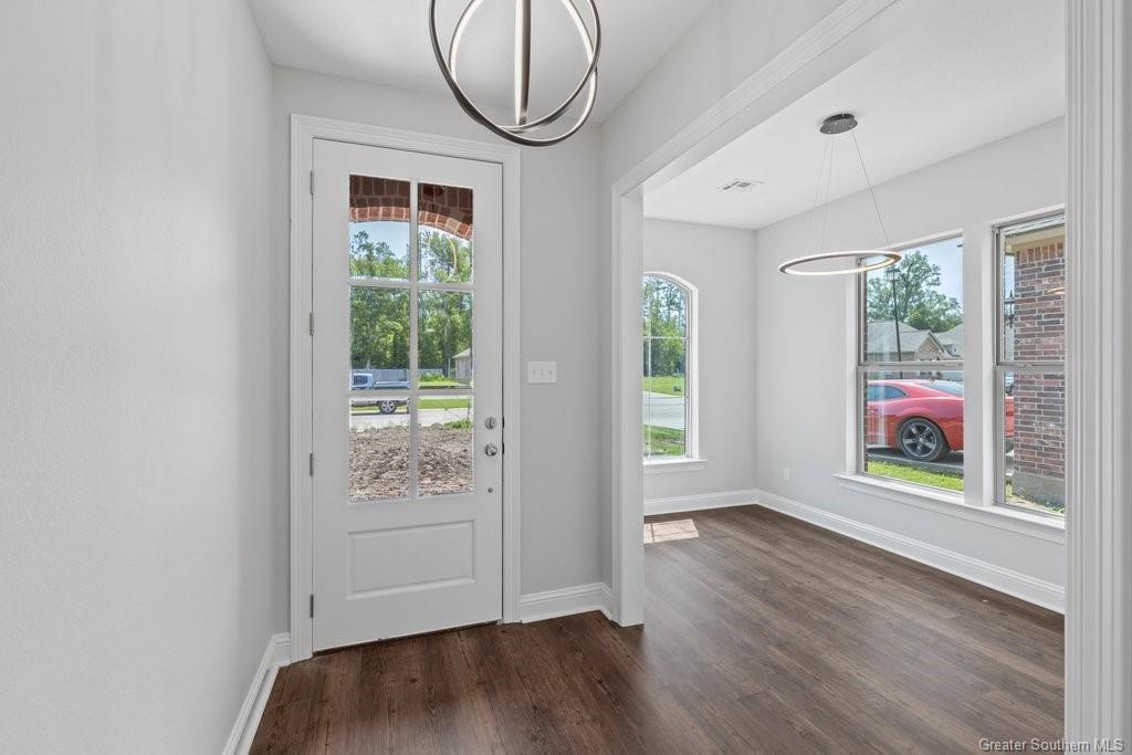 548 Sheila Drive — photo 4