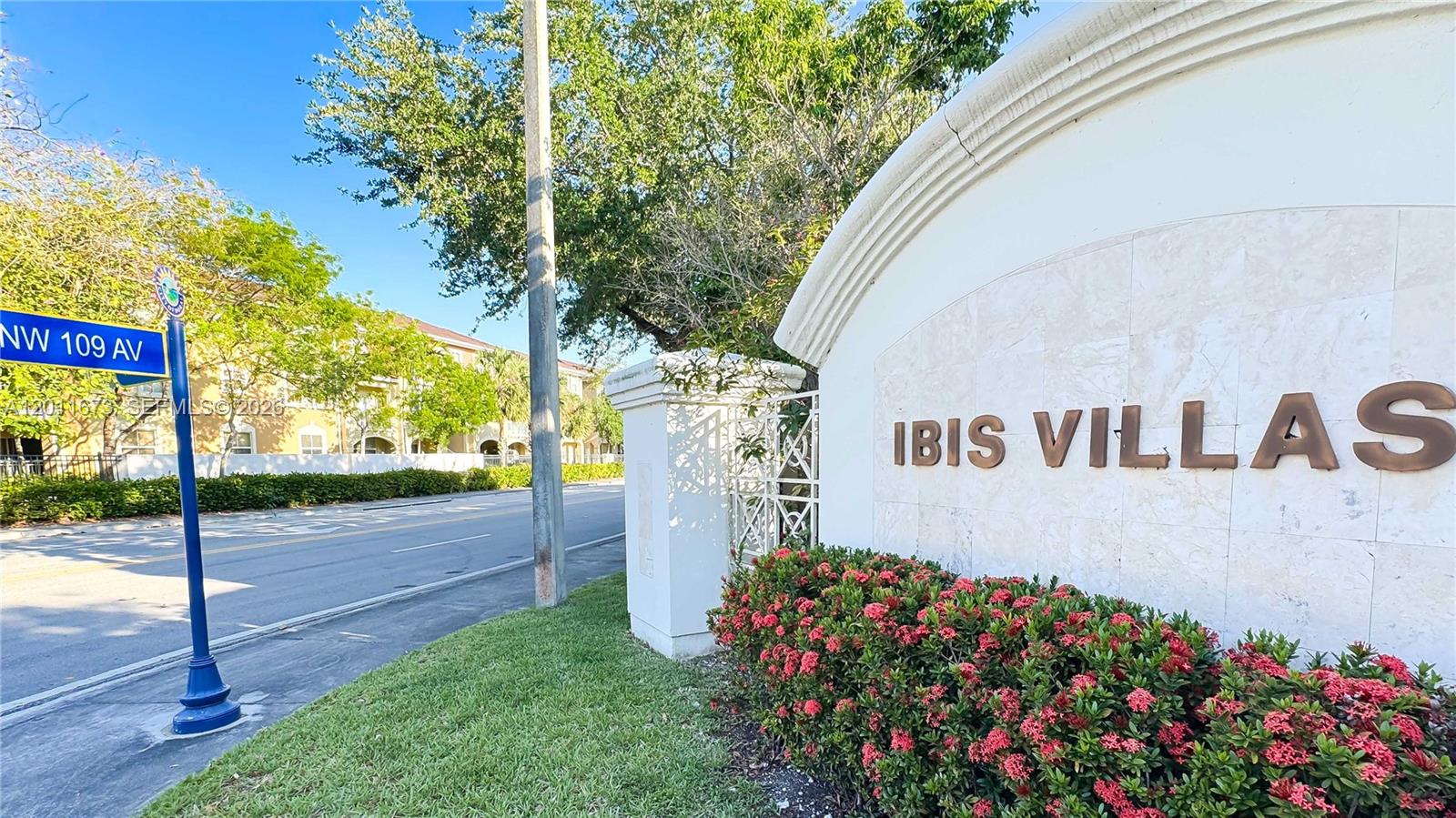 Ibis Villas At Doral Cond
