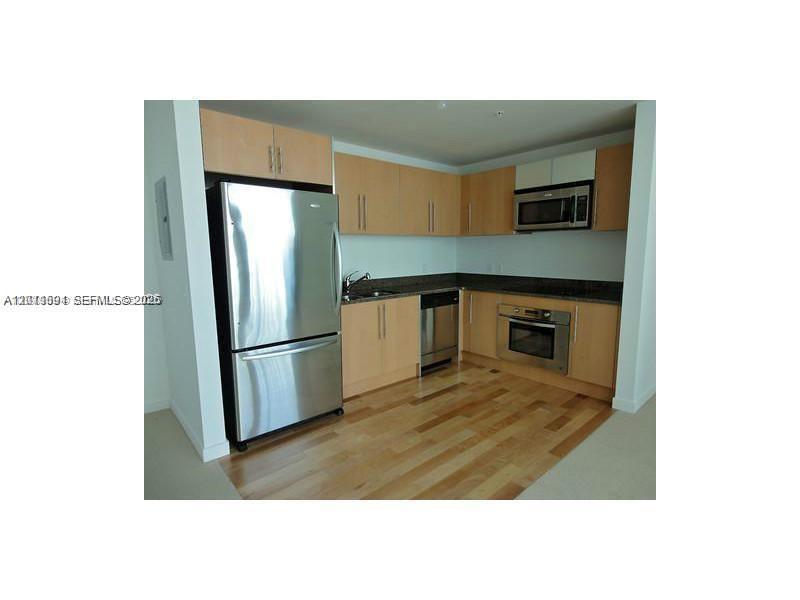 Met 1 Condo