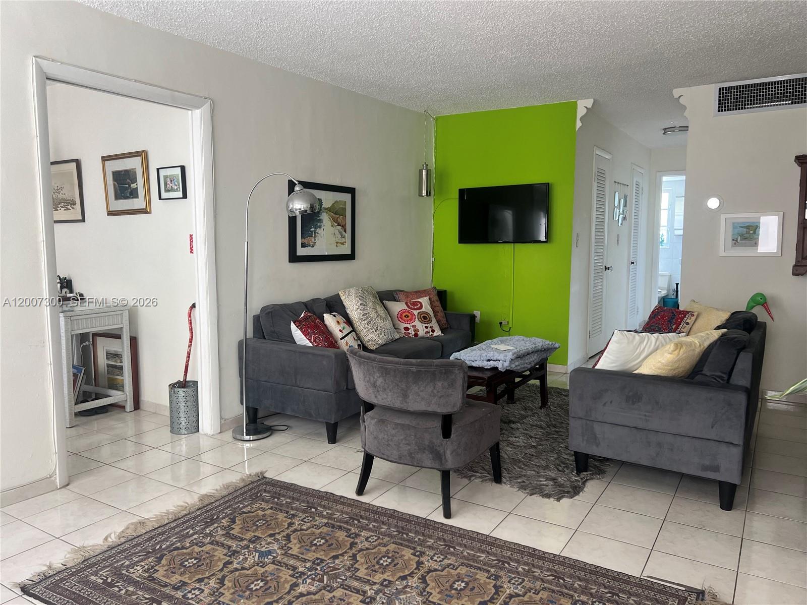 1820 James Ave Condo