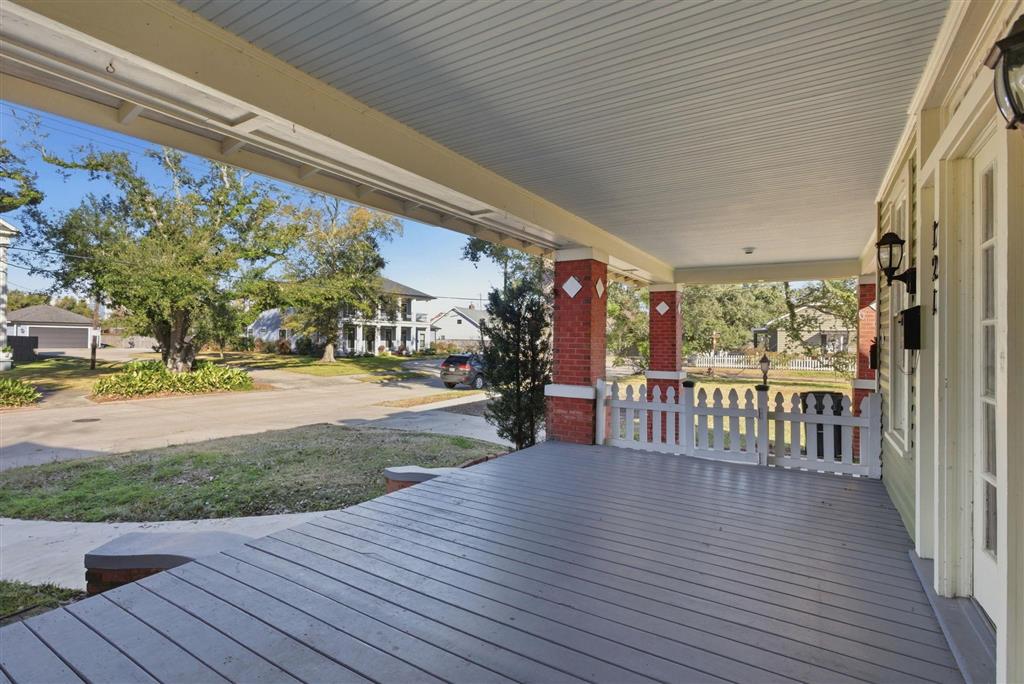 721 Moss Street — photo 2