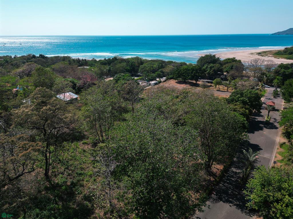 Lote Exclusivo en El Tesoro con Vista al Mar - $899K Su Oportunidad en La Costa