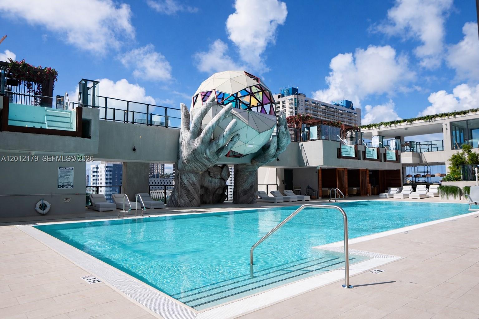 Elleven Condo