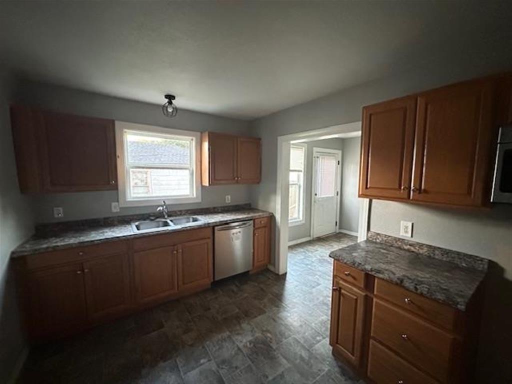 721 Roberts Street — photo 5