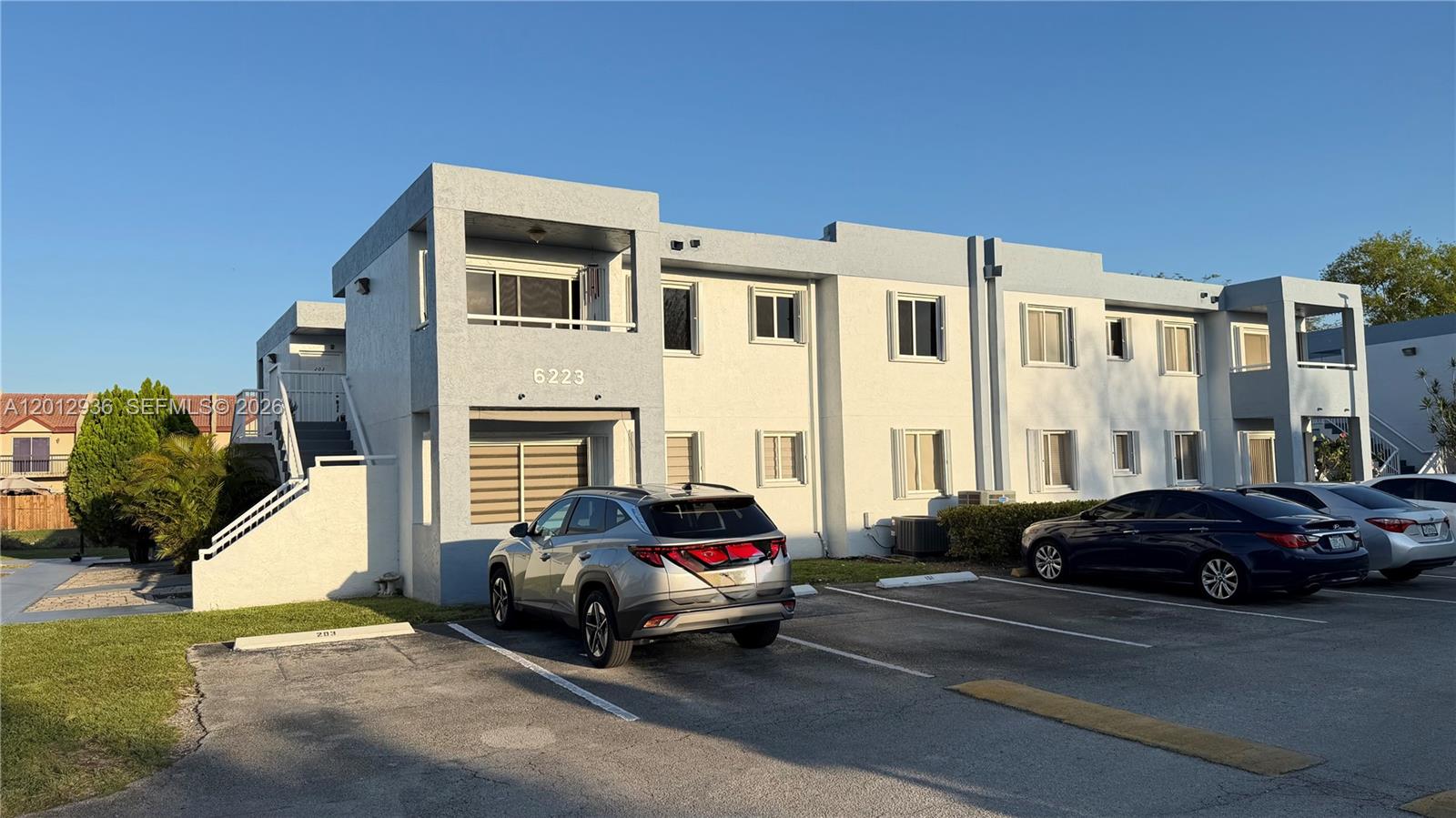 Lake Forest Park Condo VI