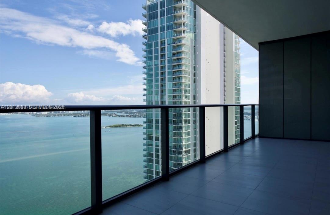 Gran Paraiso Condo