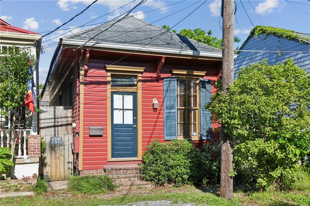 Homes for sale in New Orleans, LA | 606 Constantinople St, New Orleans, LA 70115 | MLS# 2556384