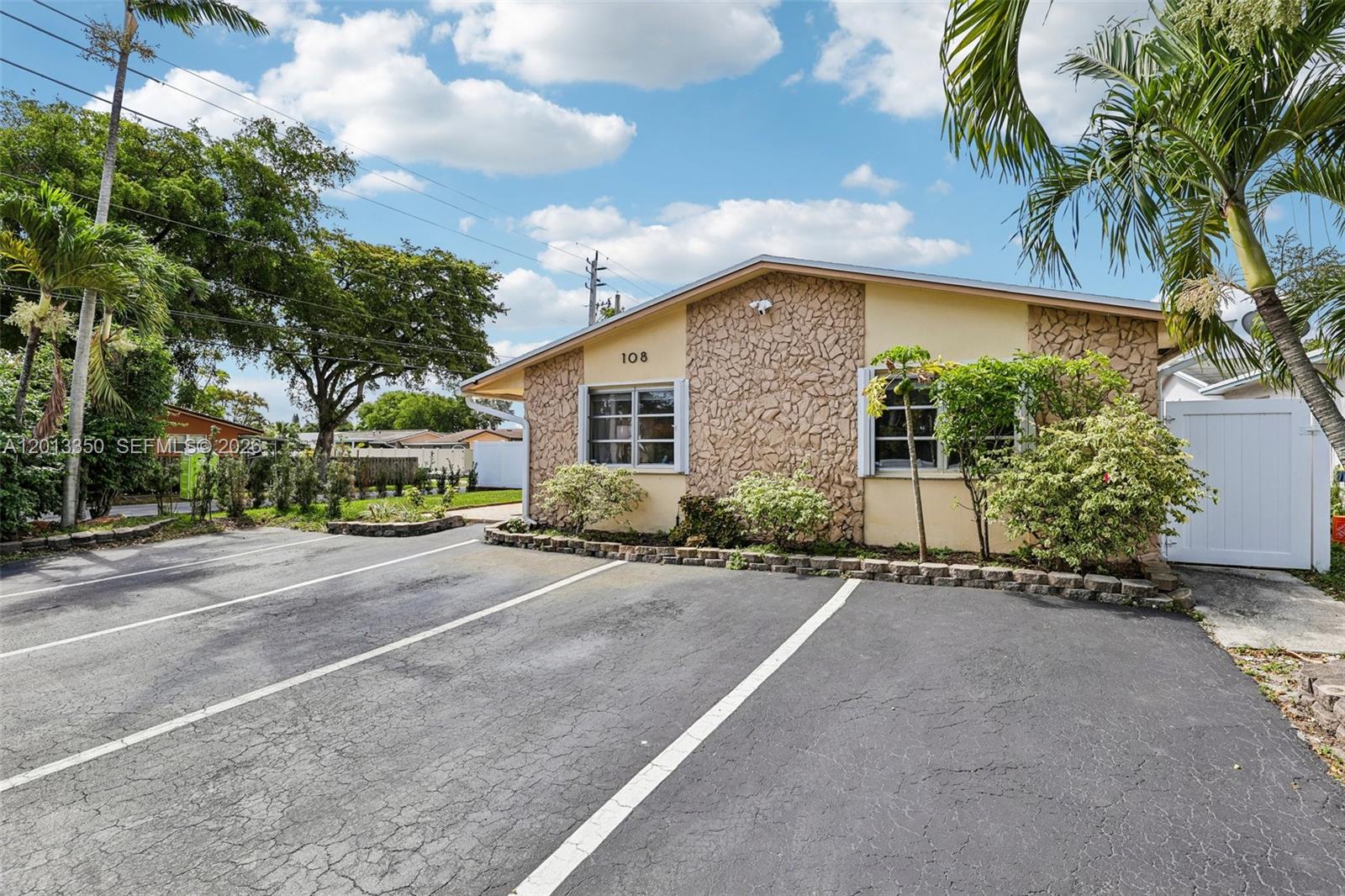 Homes for sale in Dania Beach, FL | 108 Se 4th Ter, Dania Beach, FL 33004 | MLS# A12013350