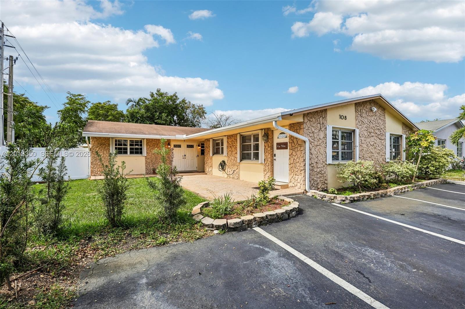 Homes for sale in Dania Beach, FL | 108 Se 4Th Ter, Dania Beach, FL 33004 | MLS# A12013350