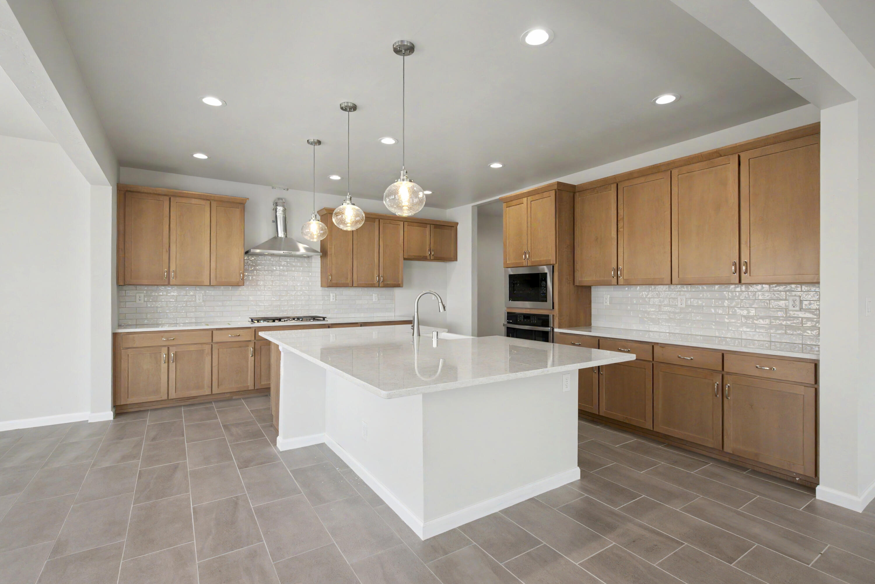 2128 Viviane Loop NE 