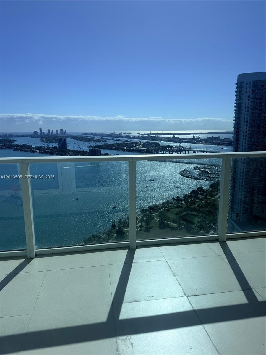 Stunning waterfront condo featuring 1 bedroom plus an enclosed den currently used as a second bedroom. This elegant residence boasts floor-to-ceiling windows, a private elevator, and top-of-the-line finishes throughout.Enjoy resort-style living with amenities designed by Lenny Kravitz, including 2 pool, children’s playroom, state-of-the-art gym, spa, and BBQ area.Tenant currently in place on a month-to-month lease