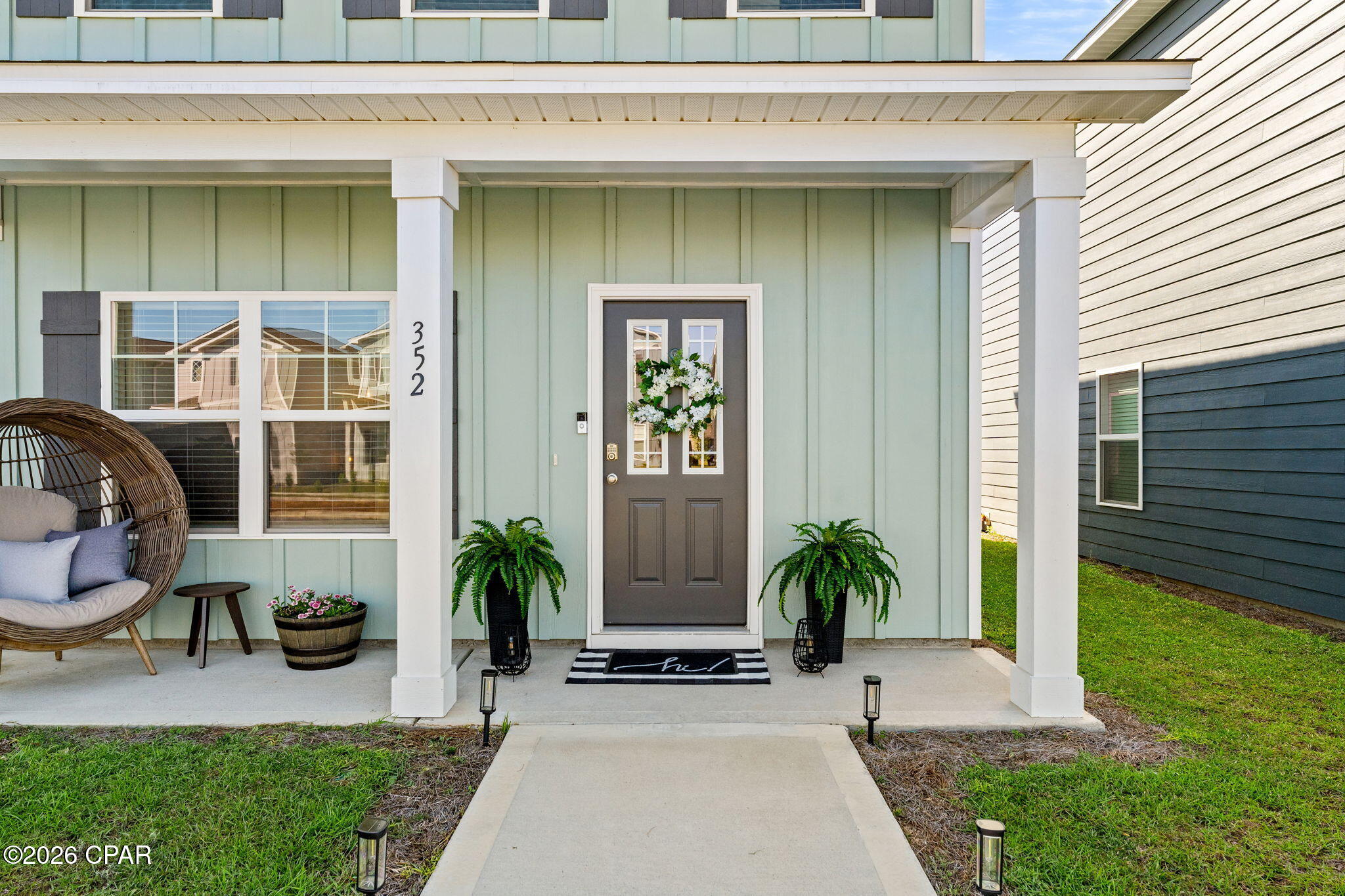 Listing photo id 12 for 352 Arrowwood Boulevard