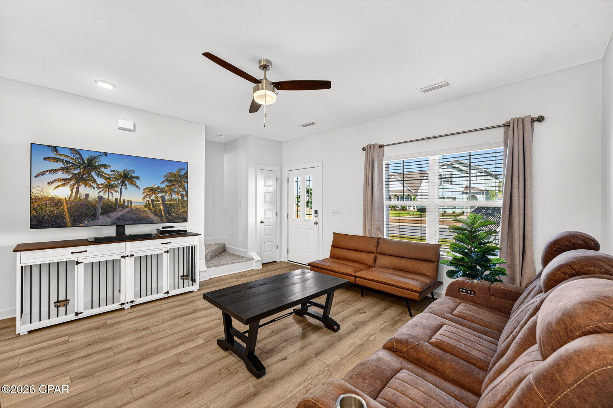 Listing photo id 13 for 352 Arrowwood Boulevard