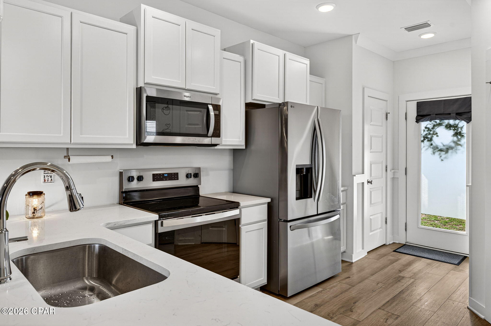 Listing photo id 16 for 352 Arrowwood Boulevard