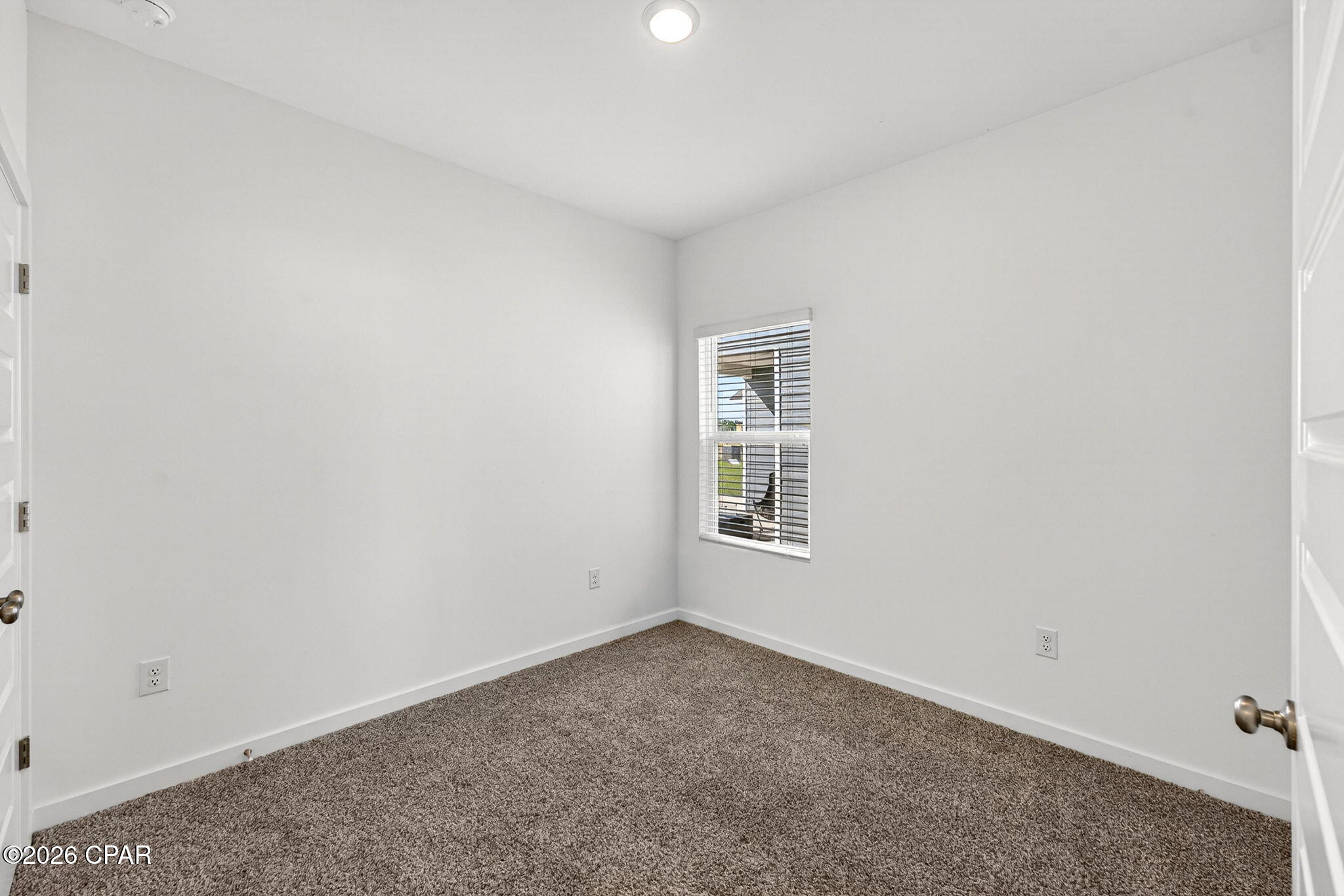 Listing photo id 19 for 352 Arrowwood Boulevard