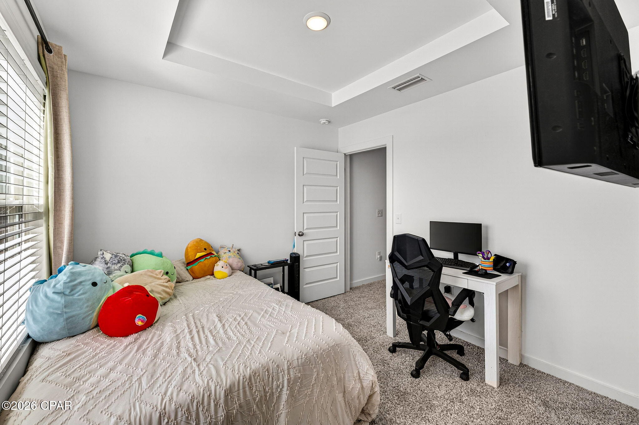 Listing photo id 26 for 352 Arrowwood Boulevard