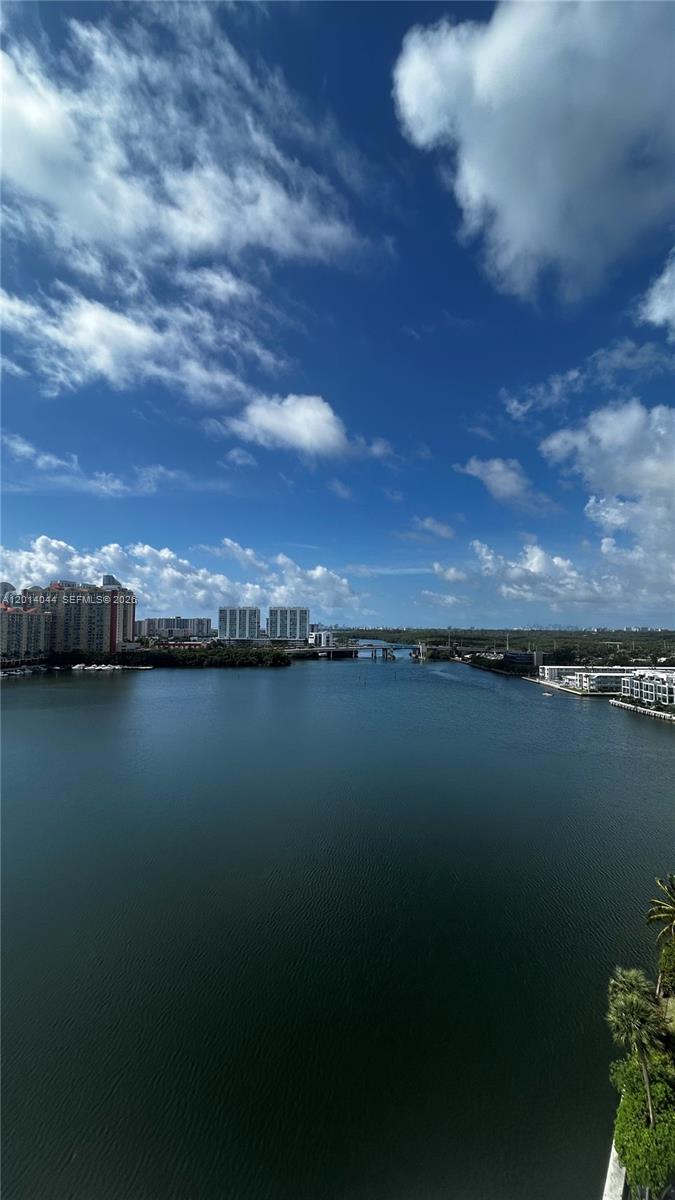 Winston Towers 700 Condo
