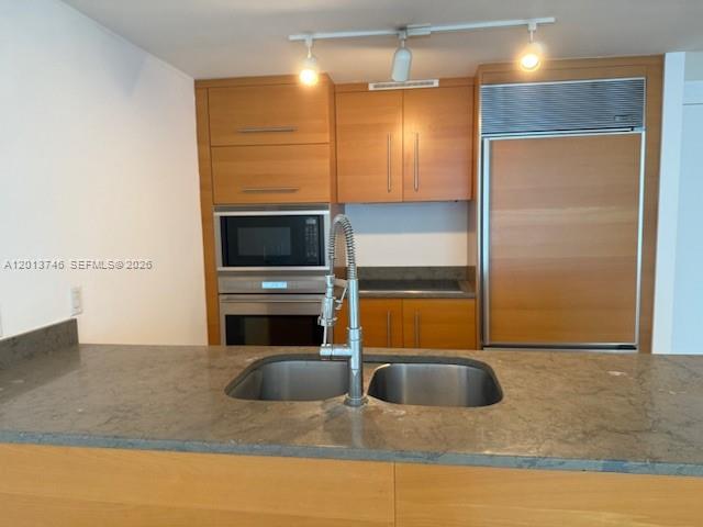 Iconbrickell Condo No 1
