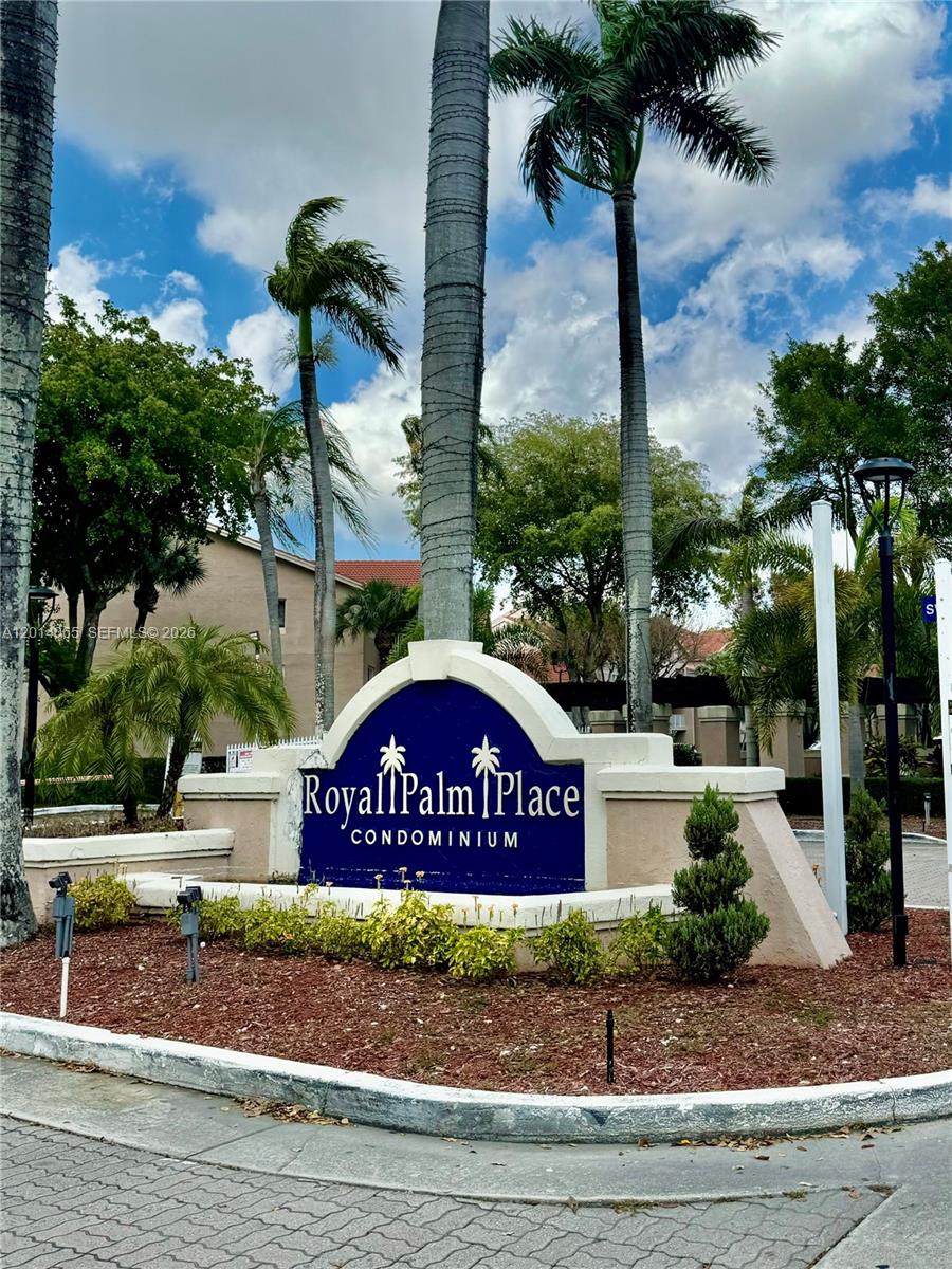 Royal Palm Place