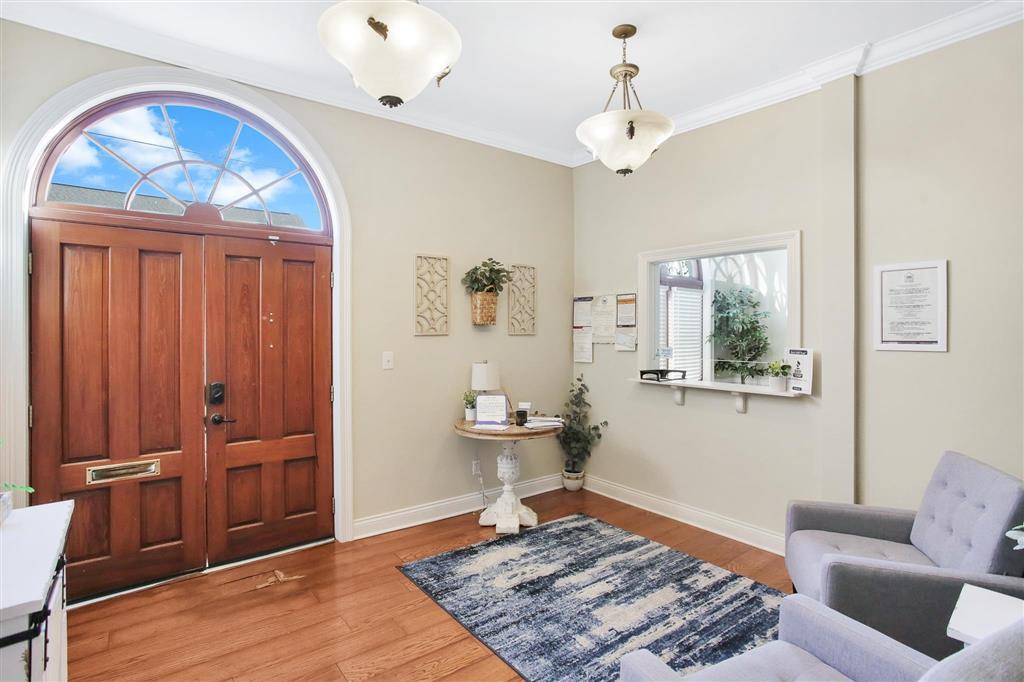 206 W 11th Street — photo 2