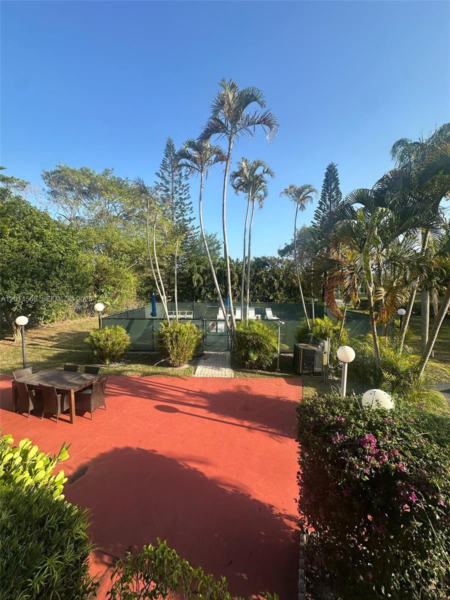 Villa Lago Condo Apts