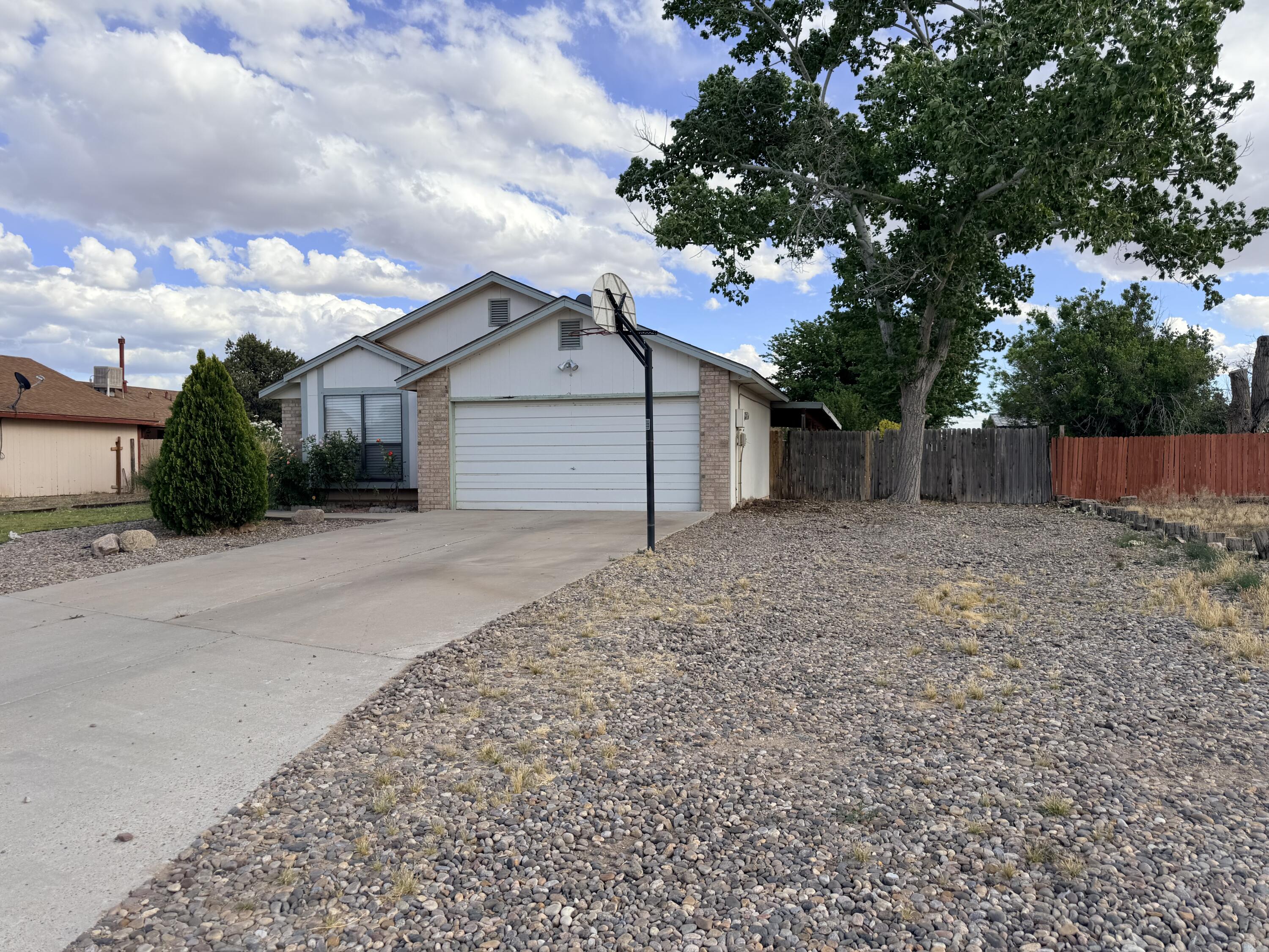 Homes for sale in Los Lunas, NM | 4 Owens Dr, Los Lunas, NM 87031 | MLS# 1103057