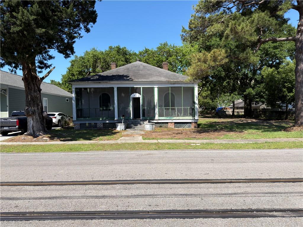 Photo 1 of Single family home for sale at 819 Madison St, Gretna, LA 70053 | MLS# 2555849 | Listing updated on 2026-09-11