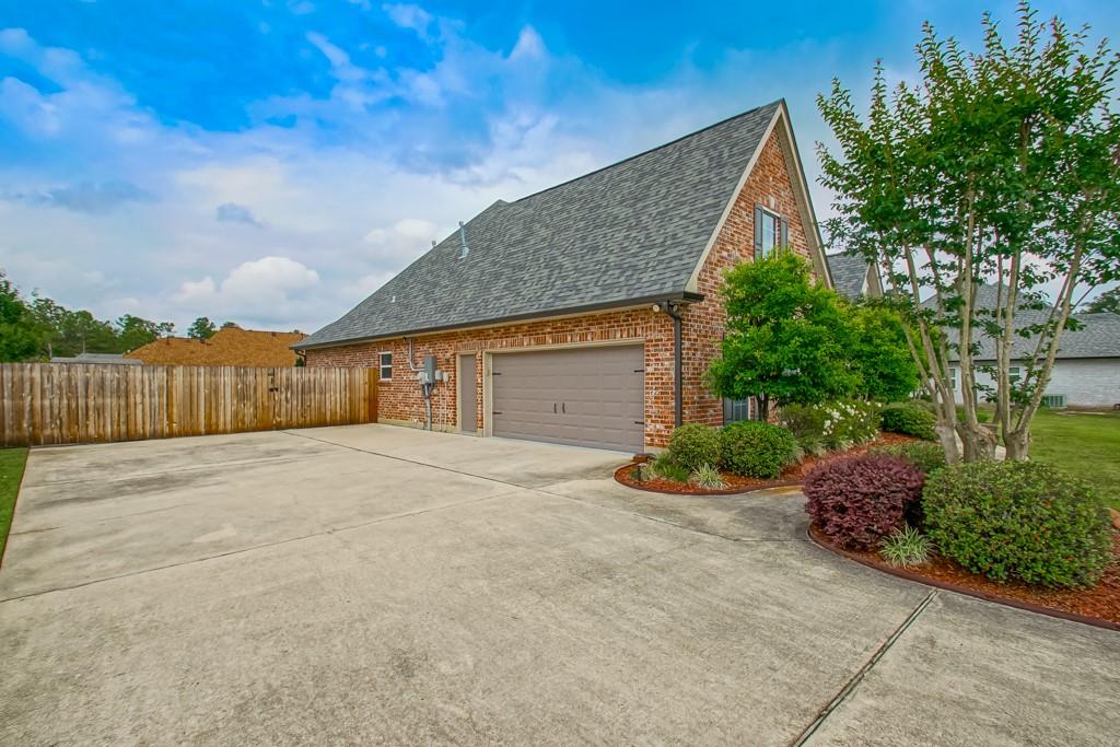 Photo 2 of Single family home for sale at 347 Leeds St, Slidell, LA 70461 | MLS# 2556732 | Listing updated on 2026-09-11