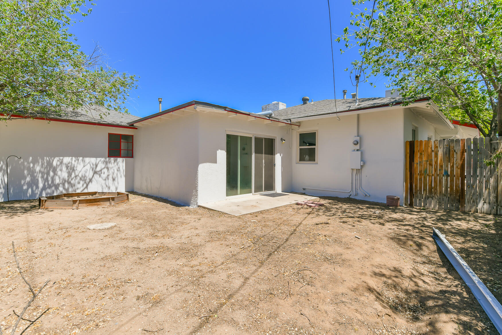 Photo 3 — 813 Hermosa Drive NE