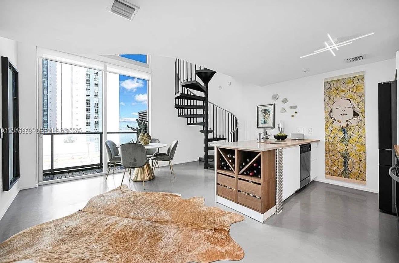 Met 1 Condo