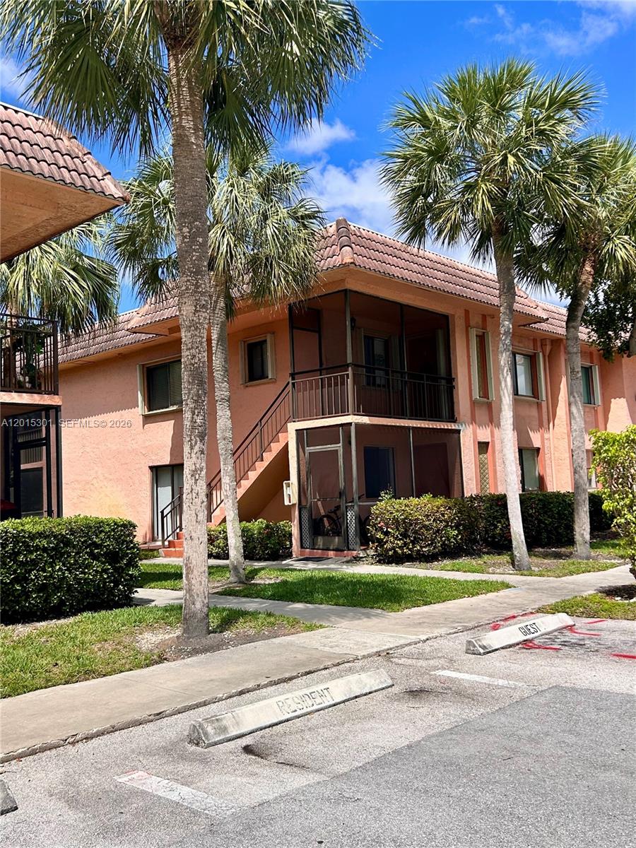 Racquet Club Apts 4 South