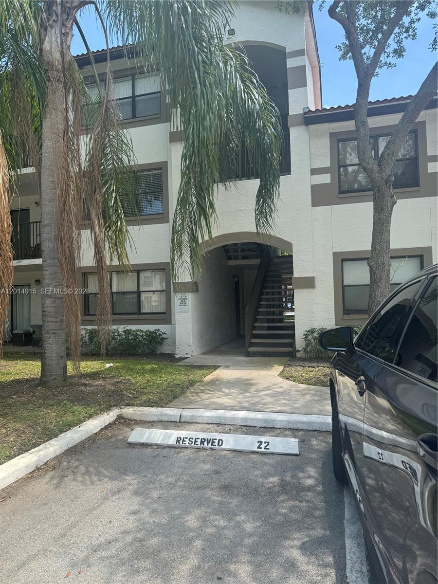 Hollywood Parc Condominiu