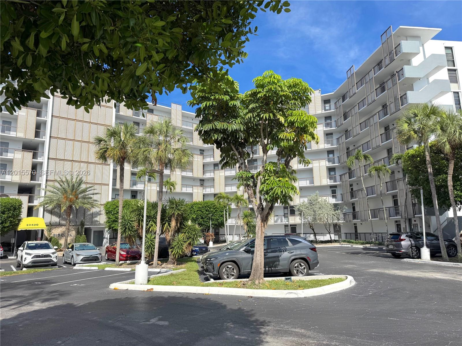 Biscaya IV Condo