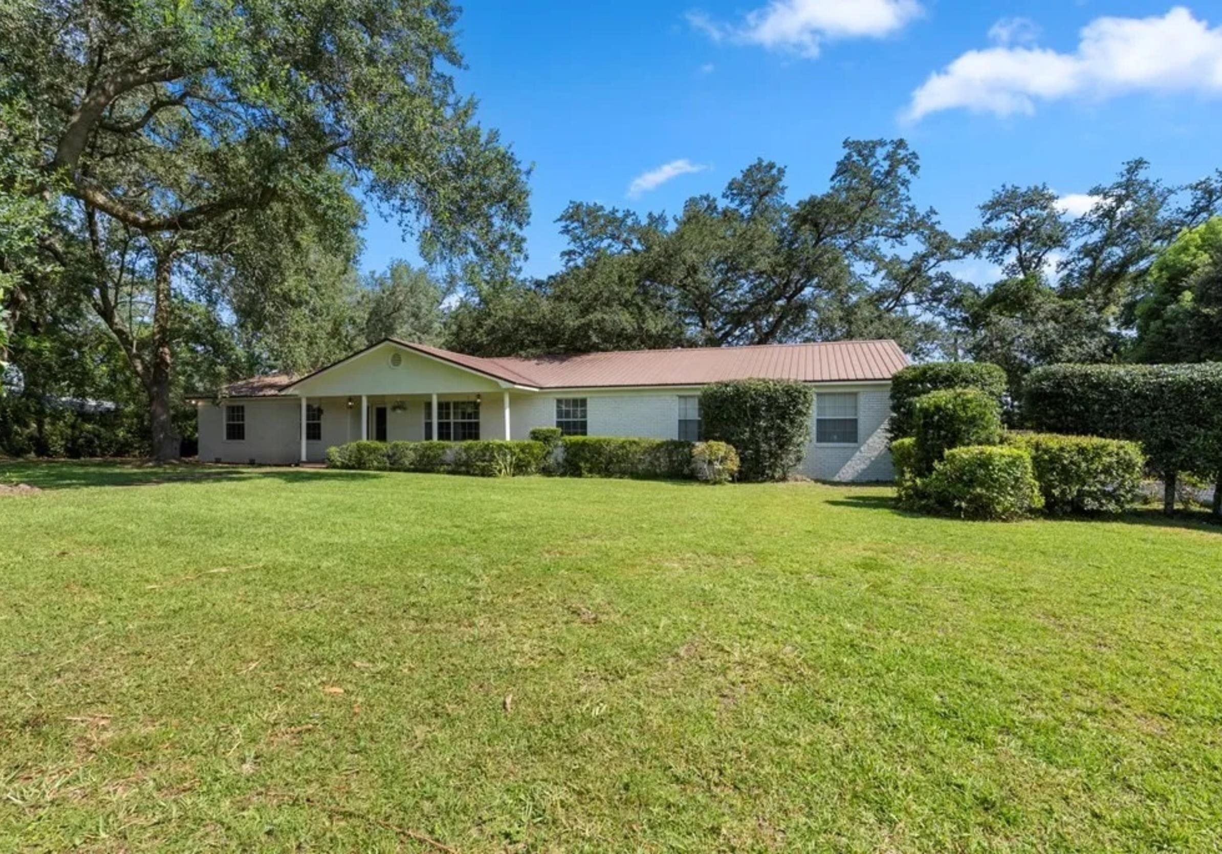 480 W Lakeview Drive, Wewahitchka, FL 32465