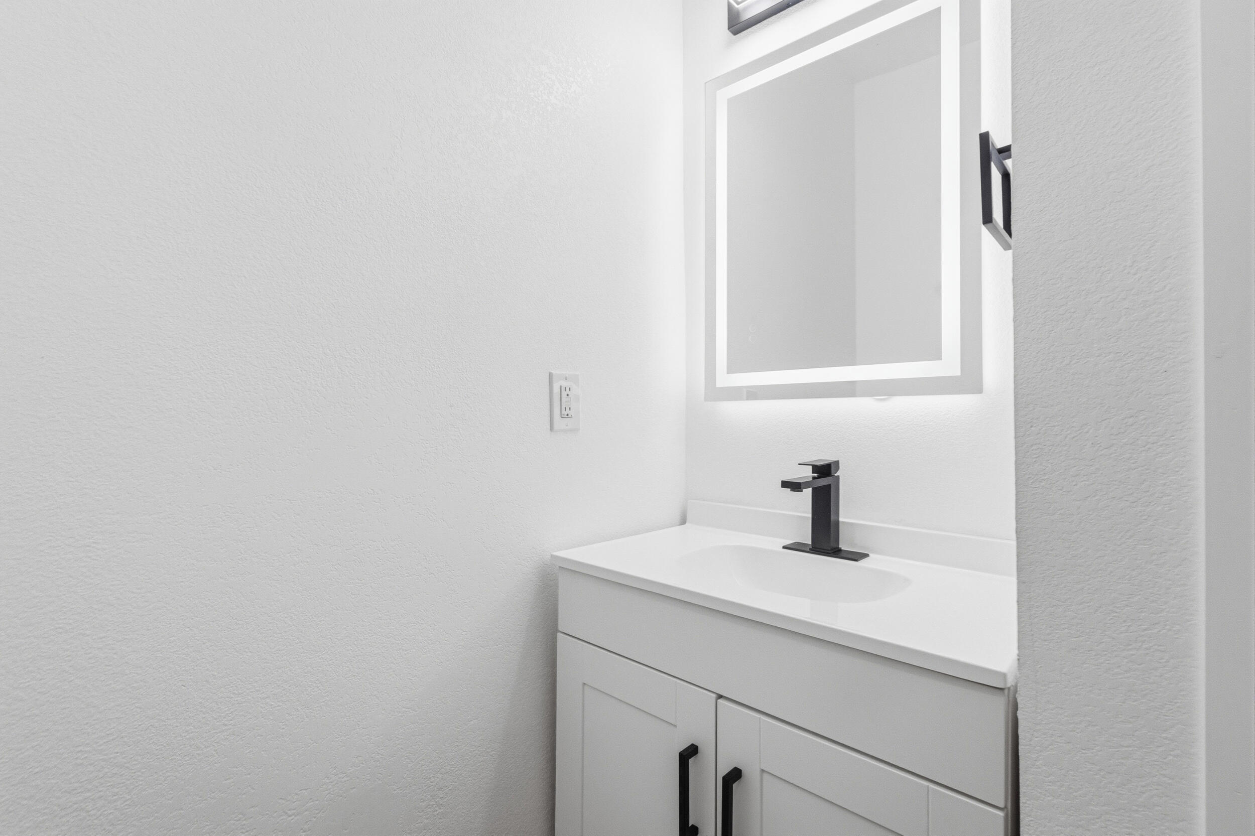 Photo 12 — 2614 Schell Place NE