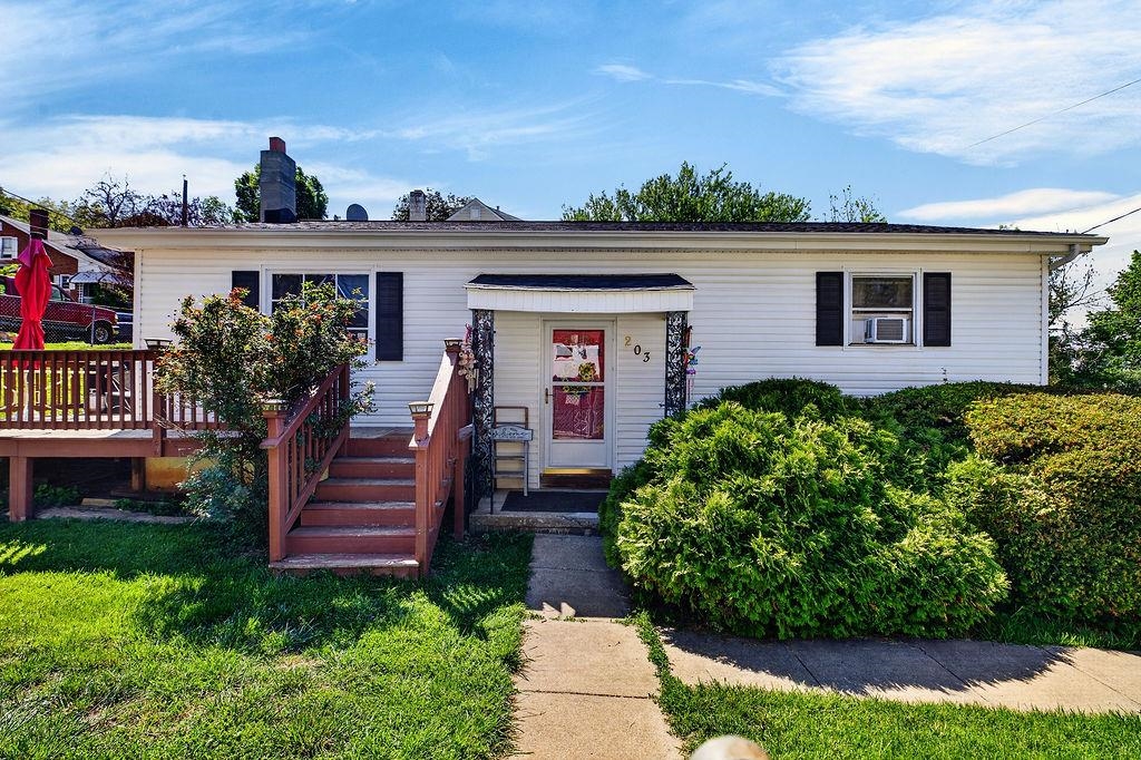 203 HALL ST, Staunton, VA 24401