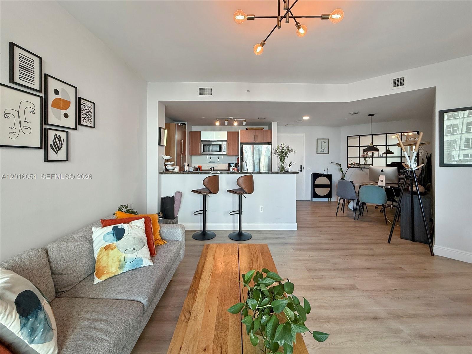 Met 1 Condo