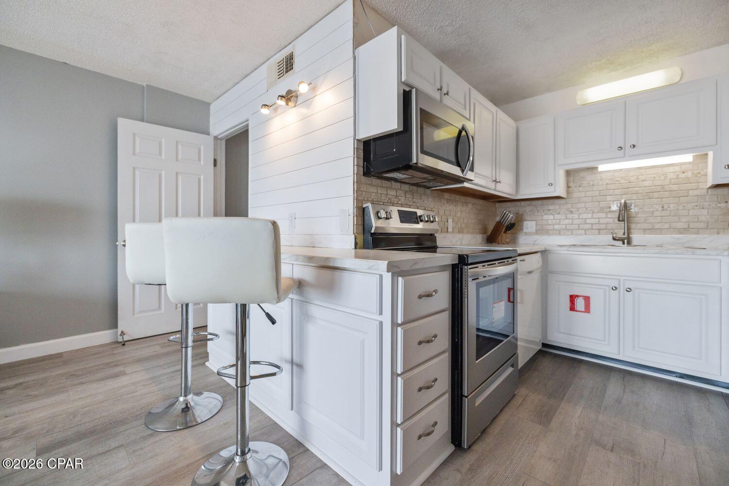 Image 8 For 8743 Thomas Drive 523