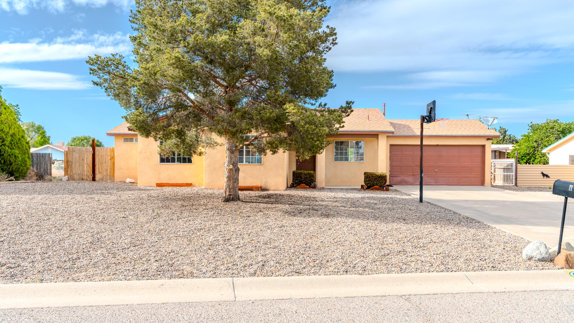 Homes for sale in Los Lunas, NM | 11 Rodgers Dr, Los Lunas, NM 87031 | MLS# 1103285