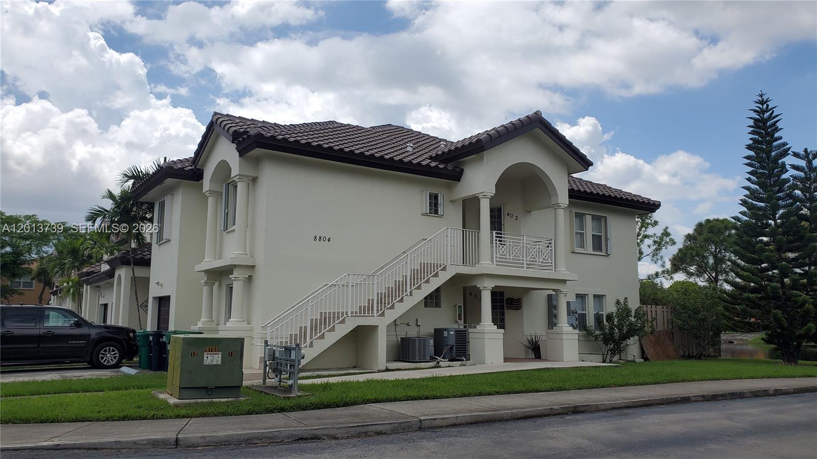 Ibis Villas At Doral Cond