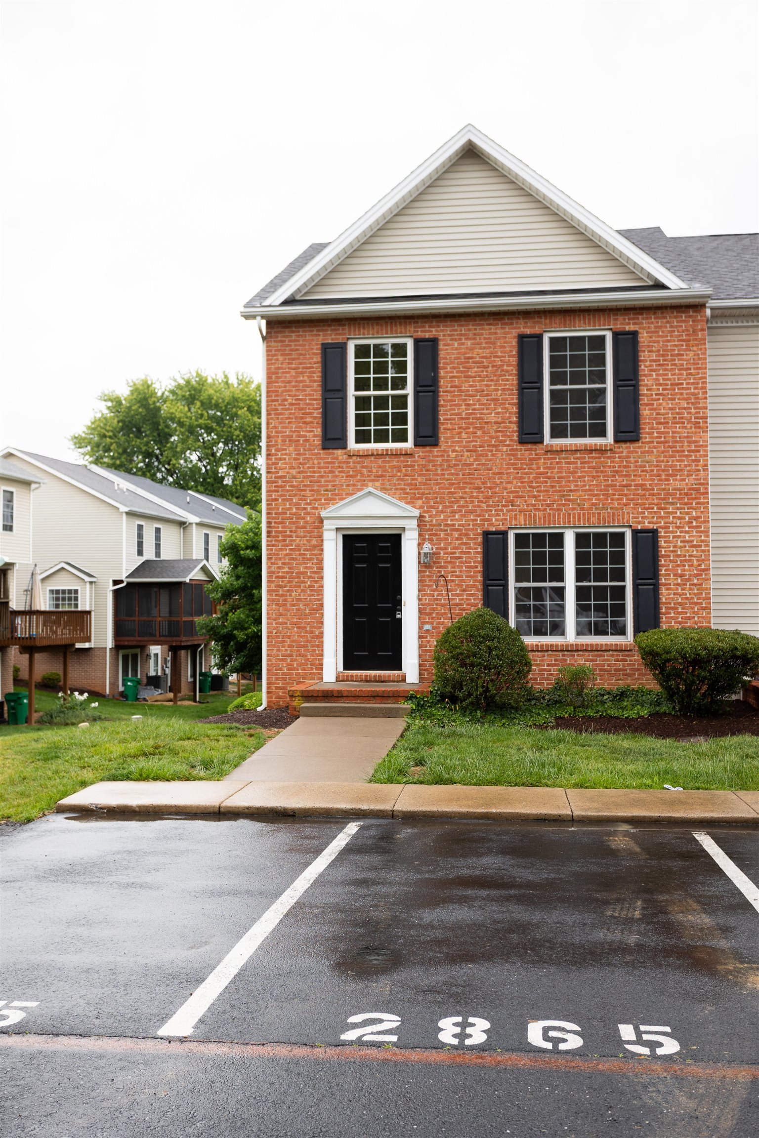 2865 TAYLOR SPRING LN exterior