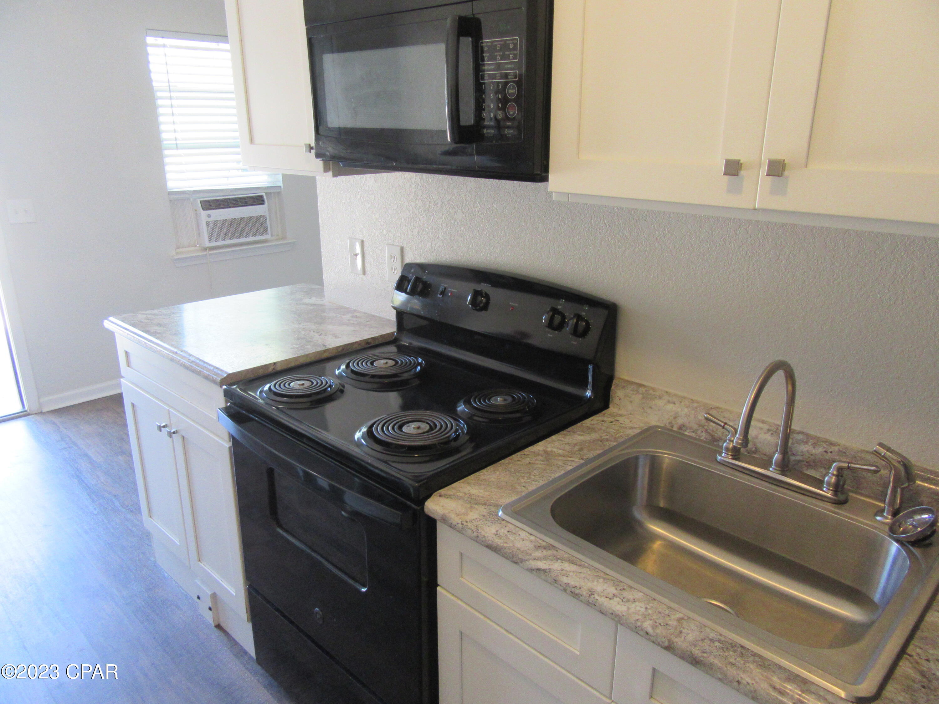 Listing photo id 5 for 1400 Gulf Avenue #5