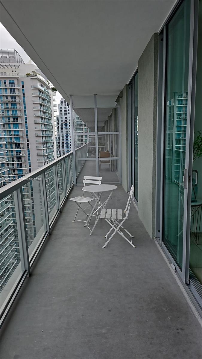 The Axis On Brickell Cond