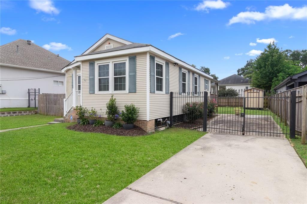 Photo 2 of Single family home for sale at 1532 Crescent Dr, New Orleans, LA 70122 | MLS# 2557431 | Listing updated on 2026-09-18